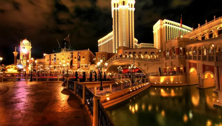 The Venetian: Описание, Преимущества и Атмосфера Венеции в Лас-Вегасе